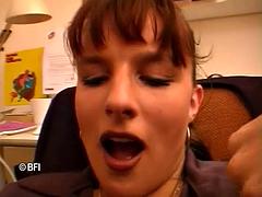 In den arsch, Schönheit, Dildo, Niederländisch, Behaart, Hausfrau, Rotschopf, Flotter dreier