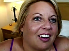 Grote mammen, Sperma in gezicht, Vingeren, Hardcore, Moeder die ik wil neuken, Tatoeage, Vibrator, Oud