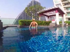 Arsch, Blondine, Selbstgemacht, Hausmädchen, Pool, Öffentlich, Schwestern, Schlampe