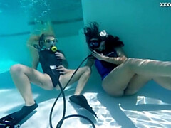 Любители, Красотки, Пальцем, Лесбиянка, На публике, Киски, Молоденькие, Под водой