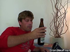 フェラチオ, 祖父, お婆さん, 手コキする, 熟年, 現実, ティーン, 三人