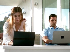 18 ans, Tir de sperme, Branlette thaïlandaise, Léchez, Petite femme, Rasée, Douche, Jupe