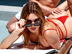 18 jaar, Anaal, Grote lul, Grote mammen, Hondjeshouding, Keuken, Roodharige vrouw, Mager