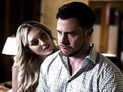 Grosse bite, Blonde, Sucer une bite, En levrette, Seins naturels, Bureau, Maigrichonne, Nénés