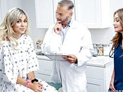 Grosser arsch, Blasen, Arzt, Hundestellung, Frau frau mann, Natürlichen titten, Muschi, Titten