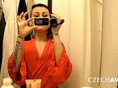 Sucer une bite, Brunette brune, En levrette, Branlette thaïlandaise, Pov, Rasée, Adolescente, Jouets