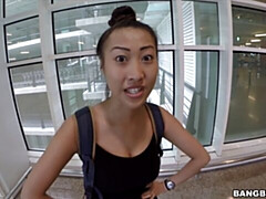 Asiatique, Gros cul, Grosse bite, Gros seins, Sucer une bite, Brunette brune, En levrette, Argent