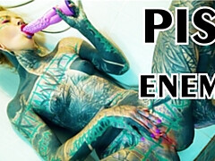 In den arsch, Aus dem arsch in den mund, Dildo, Hd, Masturbation, Dusche, Tätowierung, Spielzeuge