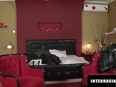 In den arsch, Grosser schwanz, Gehörnter ehemann, Kehlenfick, Schwanz, Hd, Interrassisch, Muschi