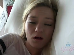 Rubia, Corridas faciales, Penetracion con dedos, Masturbacion con pies, Besar, Orgasmo, Coño, Tetas