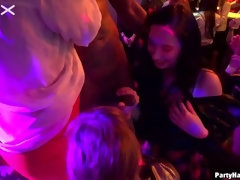 Noire, Blonde, Sucer une bite, Dansant, Queue, Talons, Interracial, Suçant