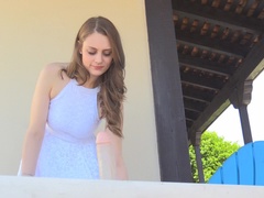 En gros plan de très près, Dansant, Robe, Talons, Masturbation, Orgasme, Solo, Sous la jupe