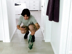 Grote lul, Pijpbeurt, Bruinharig, Rondborstig, Sperma shot, Hardcore, Moeder die ik wil neuken, Tietenklus