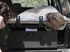 Поза 69, Красивые, Брюнетки, Поцелуи, Лесбиянка, Лизание, На природе, Молоденькие