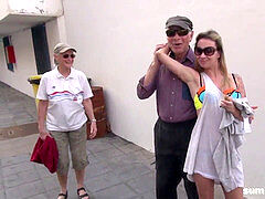 Blasen, Handjob, Im freien, Tätowierung, Titten