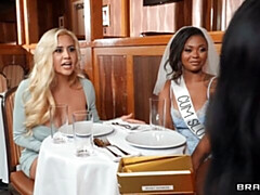 Grosse titten, Schwarz, Fingern, Interrassisch, Küssen, Lingerie, Rasiert, Titten