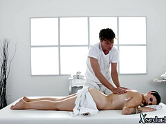 18 jahre, Grosser arsch, Grosse titten, Arzt, Massage, Öl, Erotischer film, Jungendliche (18+)