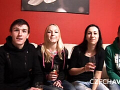 Enthousiasteling, Blond, Pijpbeurt, Groep, Handbeurt, Natuurlijke tieten, Geschoren, Tiener