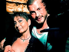 Amateur, Gros seins, Brunette brune, Tromperie, En levrette, Mature, Piercing, Tatouage