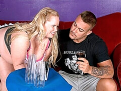 Amateur, Belle grosse femme bgf, Gros cul, Gros seins, Blonde, Sucer une bite, En levrette, Mère que j'aimerais baiser