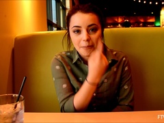 Acercamiento, Bailar, Doble penetracion, Extremo, Orgasmo, Público, Solo, Bajo la falda