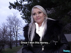 Enthousiasteling, Grote lul, Hardcore, Leer, Geld, Natuurlijke tieten, Tatoeage, Tieten likken