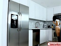 お尻, フェラチオ, 茶髪の, バック, 息子, ティーン, ティーンアナル, ヴァージン