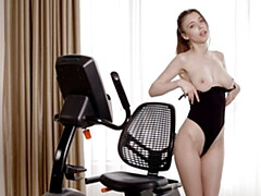 Gros cul, Brunette brune, Doigter, Masturbation, Seins naturels, Maigrichonne, Solo, Adolescente