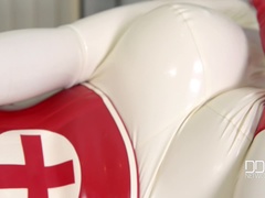 Grote mammen, Vingeren, Hakken, Latex, Orgasme, Billekoek, Zuigen, Speelgoed