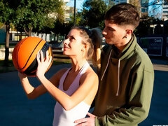 Rubia, Mamada, Estilo perrito, Penetracion con dedos, Pajear, Besar, Deporte, Adolescente