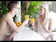 Blondine, Blasen, Hundestellung, Fingern, Natürlichen titten, Im freien, Rasiert, Jungendliche (18+)