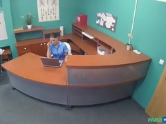 Enthousiasteling, Kont, Vingeren, Handbeurt, Likken, Kantoor, Anaal likken, Uniformpje