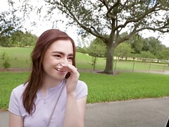 18 ans, Sucer une bite, Brunette brune, Bus, Hard, Orgasme, Public, Nénés