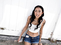 Mamada, Coche, Estilo perrito, Lamidas, Coño, Flaco, Tatuaje, Tetas