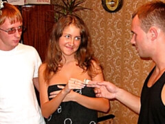 Amateur, Chambre à dormir, Sucer une bite, Tromperie, Cocu, Seins naturels, Adolescente, Nénés