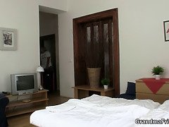 エロ熟女, ハードコア, 熟年, 小柄, 現実, 叫ぶ, ストッキング, 三人