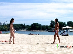 Enthousiasteling, Strand, Nudist, Openbaar, Tiener, Tieten likken, Bekijker