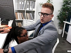 Grosser arsch, Grosser schwanz, Grosse titten, Hundestellung, Schwarz, Milf, Büro, Titten