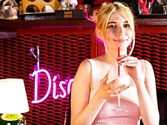 Amateur, Culo grande, Rubia, Penetracion con dedos, Masturbación, Afeitado, Estriptis, Adolescente