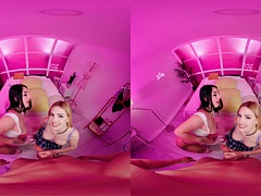 Dreidimensional, Tussi, Grosser schwanz, Grosse titten, Pov, Flotter dreier, Titten, Spielzeuge