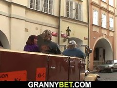 Braunhaarige, Geile alte tussi, Kehlenfick, Oma, Milf, Mutti, Realität, Stiefmutter