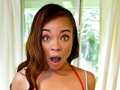 Gros cul, Sucer une bite, En levrette, Noir ébène, Branlette thaïlandaise, Interracial, Seins naturels, Adolescente