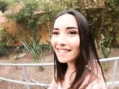 Gros cul, Sucer une bite, Brunette brune, Fille latino, Jupe, Jarretelles, Adolescente, Nénés