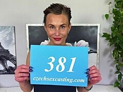 Gros cul, Grosse bite, Gros seins, Sucer une bite, Brunette brune, En levrette, Mère que j'aimerais baiser, Cheveux courts