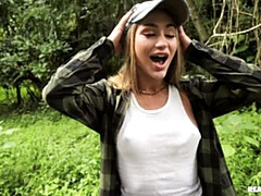 Gros cul, Grosse bite, Sucer une bite, En levrette, Souple, Seins naturels, De plein air, Adolescente