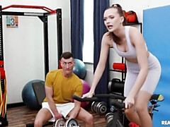 Gros cul, Grosse bite, Sucer une bite, En levrette, Souple, Gym, Maigrichonne, Adolescente