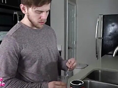 Любители, Минет, Брюнетки, Сидя на лице, Сперма на лице, Натуральные сиськи, Жесткий секс, Сквиртинг