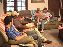 Leie, Blondine, Blasen, Viele männer bespritzen eine frau, Spermaladung, Hardcore, Natürlichen titten, Muschi