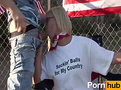 Spermaladung, Aufs gesicht abspritzen, Würgen, Brille, Tätowierung, Titten