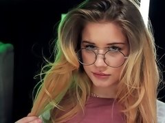 Gros cul, Grosse bite, Blonde, Tir de sperme, Branlette thaïlandaise, Hard, Rasée, Adolescente